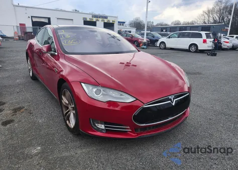 2013 Tesla Model S z USA, uszkodzony, nr VIN 5YJSA1DN6DFP26504